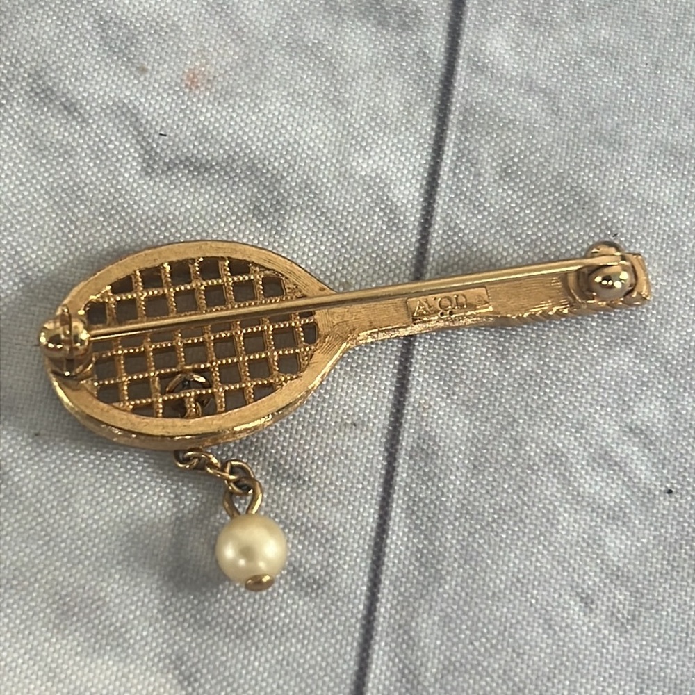 Vintage AVON TENNIS Racket BROOCH/pin with faux pearl - Picture 3 of 4